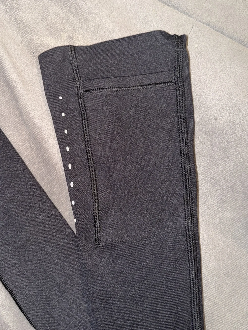 lululemon athletica Black arm sleeves with Branded Tag